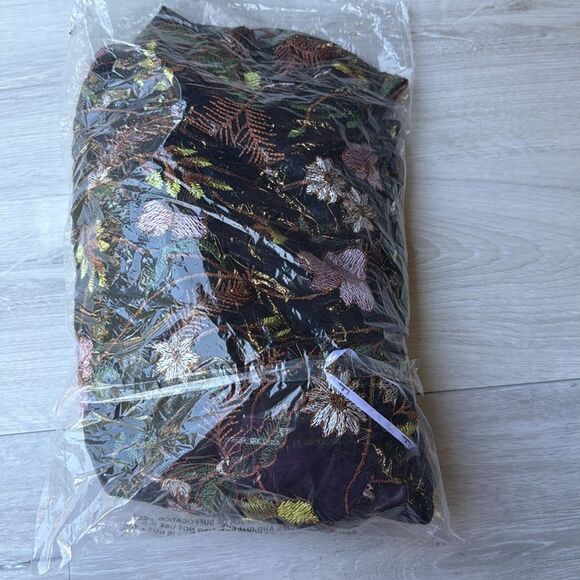 Lulu’s Radiant Fantasy Black Floral Embroidered Tulle Maxi Dress M NWT in packag - Picture 7 of 7